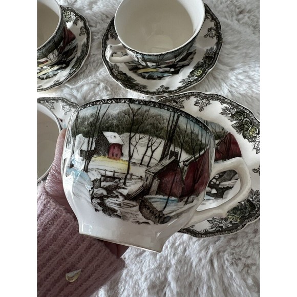 4 CUP &SAUCERS THE ICE HOUSE THE FRIENDLY VILLAGE MADE IN ENGLAND JOHNSON BROS - Picture 5 of 6